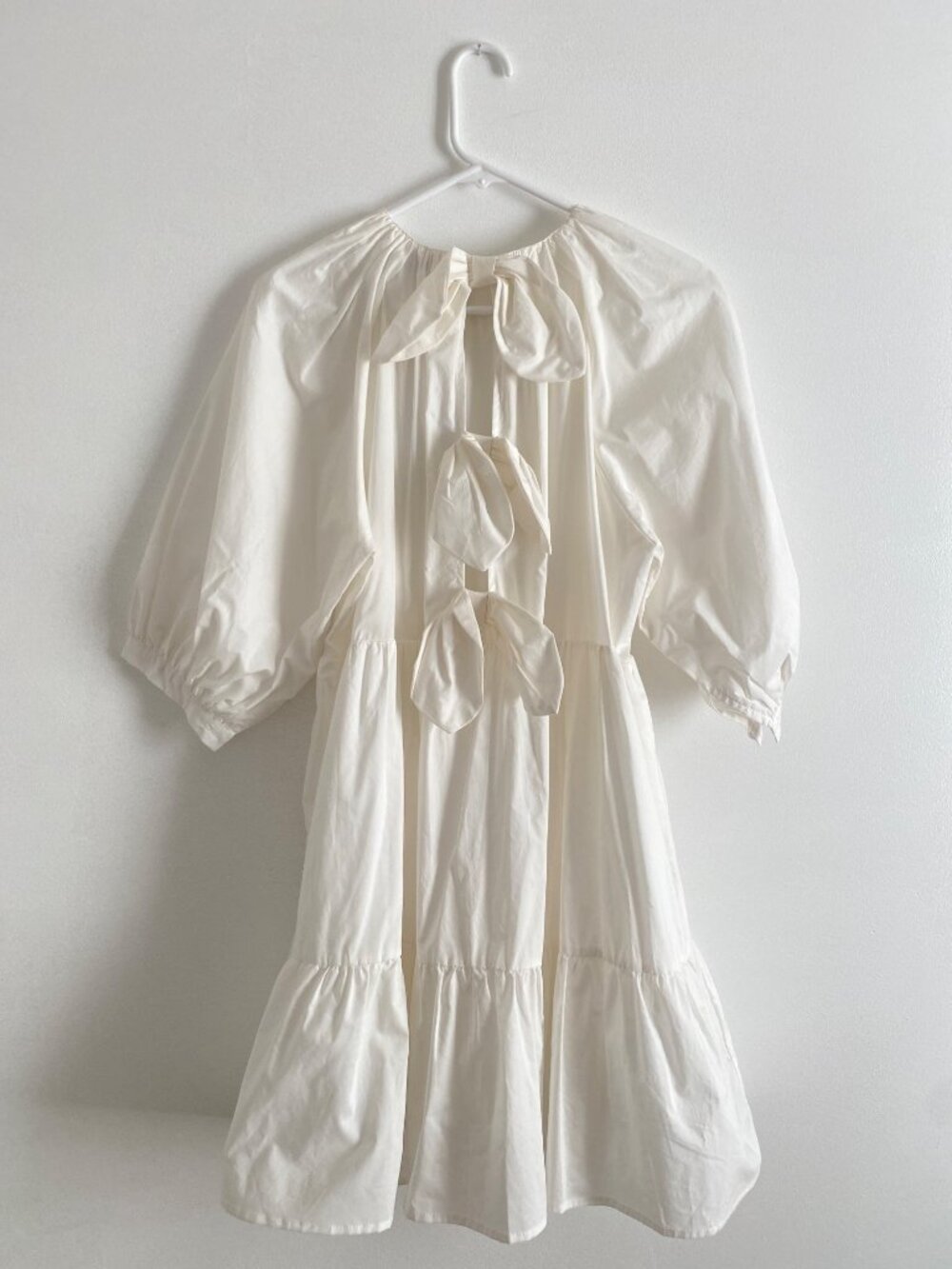 NWT Beulah Style White Tiered Puff Sleeve Dress With Cutout Bow Detail Size M - Picture 4 of 9